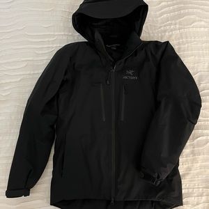 Gently used Arc’teryx Fission SV Black Men’s Medium